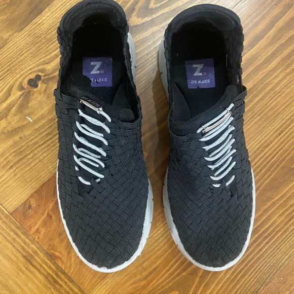 Women’s Black and White Zee Alexis Woven Sneakers - Picture 8 of 8